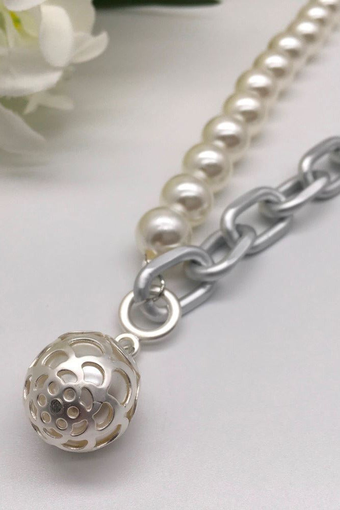 Zuri Pearl & Chain Necklace