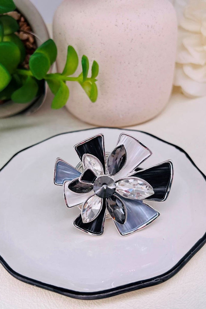 Reena Petal Detail Magnetic Brooch