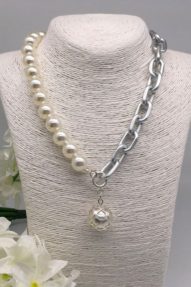 Zuri Pearl & Chain Necklace