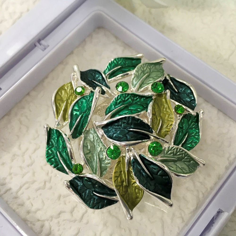 Nadia Scattered Leaf Magnetic Brooch
