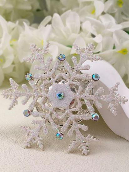 Lianna Snowflake Magnetic Brooch