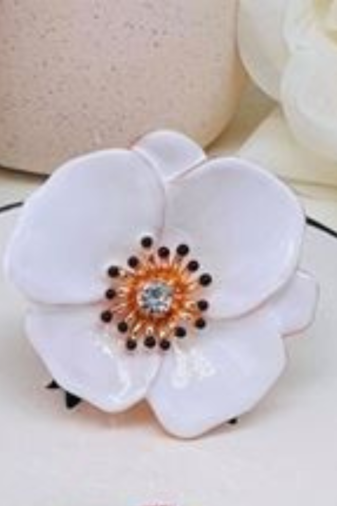 Leah Floral 3D Magnetic Brooch